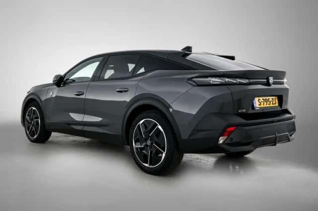 Peugeot 408 (2023) thumbnail 3