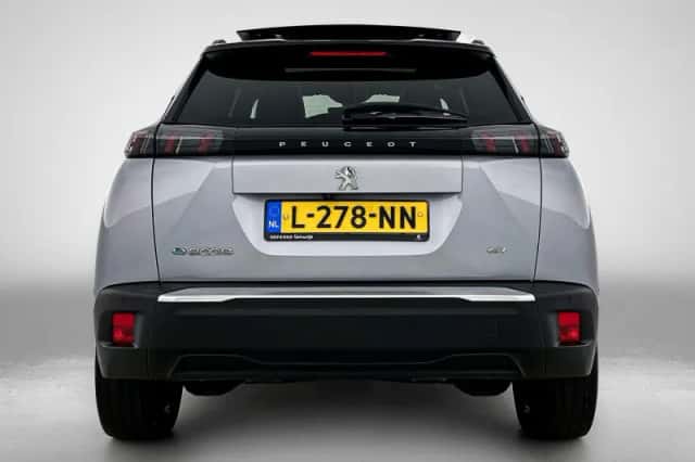 Peugeot e-2008 (2021) thumbnail 4