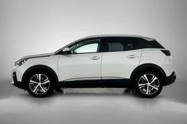 Peugeot 3008 (2018) thumbnail 2