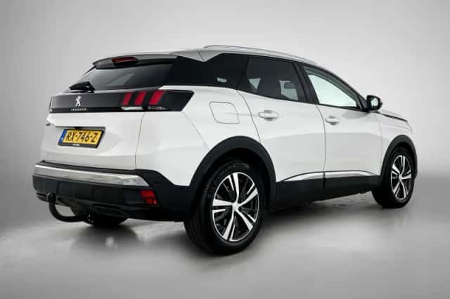 Peugeot 3008 (2018) thumbnail 6