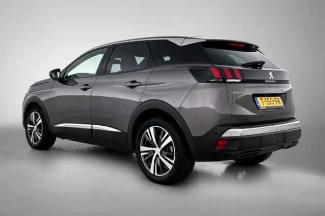 Peugeot 3008 (2023) thumbnail 3