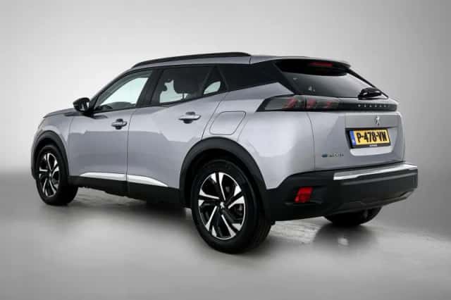 Peugeot e-2008 (2022) thumbnail 3