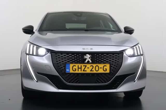 Peugeot 208 (2022) thumbnail 3
