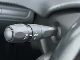 Peugeot 2008 (2017) thumbnail 24