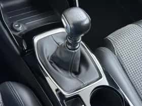 Peugeot 2008 (2021) thumbnail 36