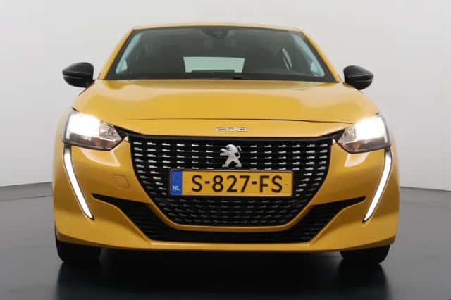 Peugeot 208 (2023) thumbnail 3