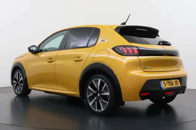 Peugeot e-208 (2023) thumbnail 5