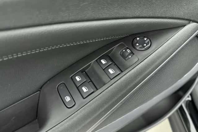 Opel Crossland (2022) thumbnail 18