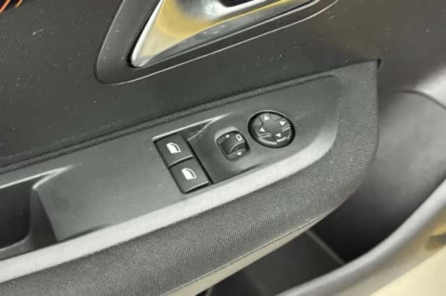 Peugeot 208 (2022) thumbnail 15