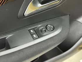 Peugeot 208 (2022) thumbnail 15