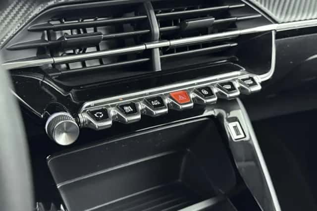 Peugeot 208 (2022) thumbnail 22