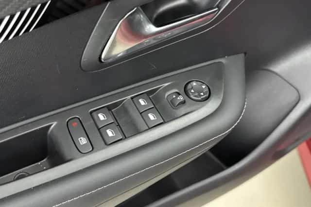 Peugeot 208 (2024) thumbnail 15