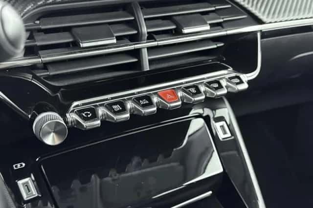 Peugeot 2008 (2022) thumbnail 23