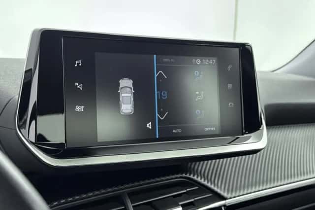 Peugeot 2008 (2021) thumbnail 21