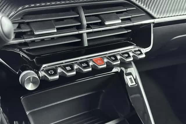Peugeot 2008 (2021) thumbnail 23