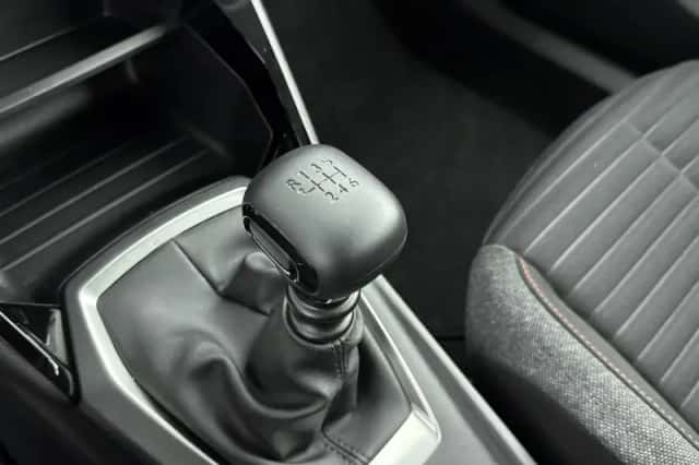 Peugeot 2008 (2021) thumbnail 24