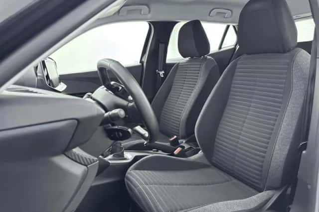 Peugeot 2008 (2021) thumbnail 9
