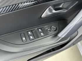Peugeot e-2008 (2020) thumbnail 15