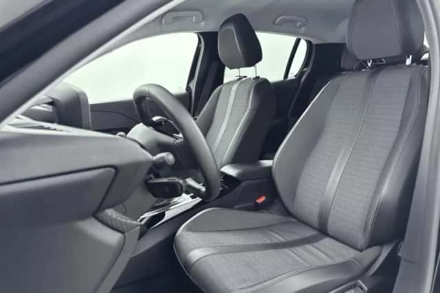 Peugeot 208 (2023) thumbnail 9