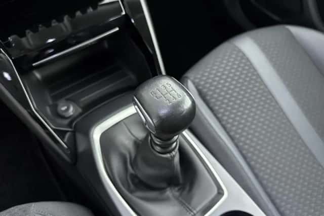 Peugeot 2008 (2021) thumbnail 23