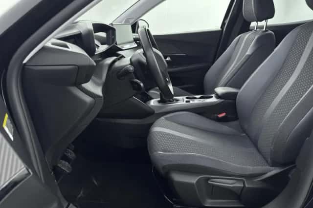 Peugeot 2008 (2021) thumbnail 9