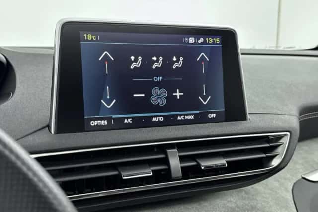 Peugeot 3008 (2020) thumbnail 24