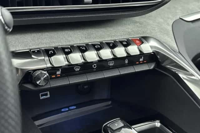 Peugeot 3008 (2020) thumbnail 25