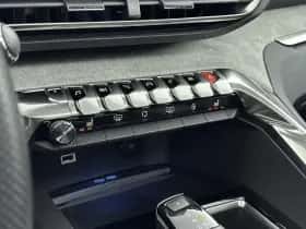 Peugeot 3008 (2020) thumbnail 25