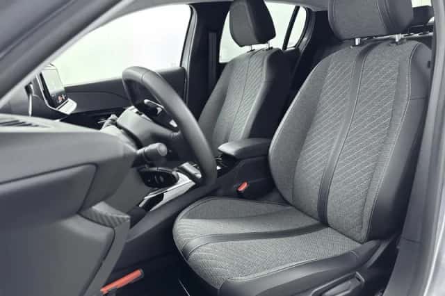 Peugeot 208 (2024) thumbnail 9