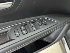 Peugeot 3008 (2019) thumbnail 15