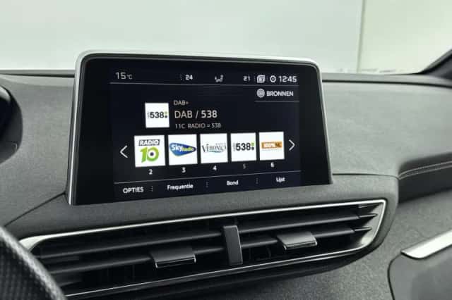 Peugeot 3008 (2019) thumbnail 19