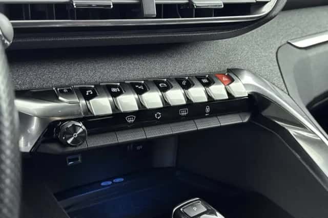 Peugeot 3008 (2019) thumbnail 23