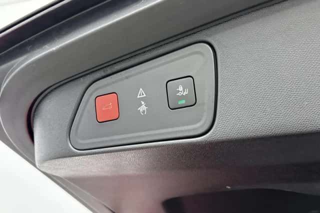 Peugeot 3008 (2019) thumbnail 26
