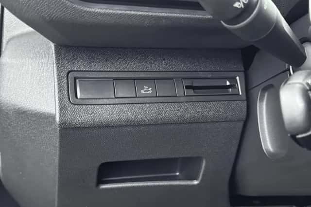 Peugeot 3008 (2019) thumbnail 31