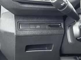 Peugeot 3008 (2019) thumbnail 31