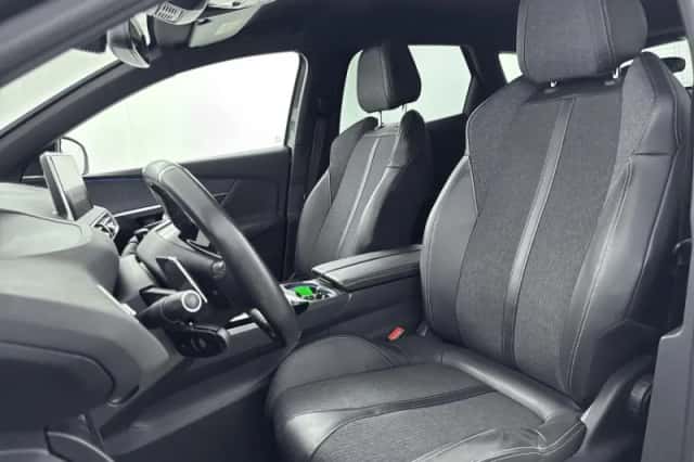 Peugeot 3008 (2019) thumbnail 9