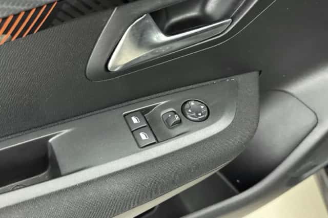 Peugeot 208 (2023) thumbnail 15