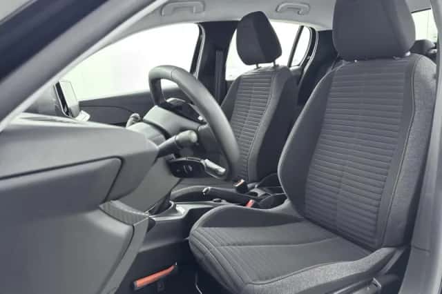 Peugeot 208 (2023) thumbnail 9
