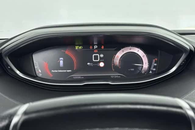 Peugeot 5008 (2022) thumbnail 17