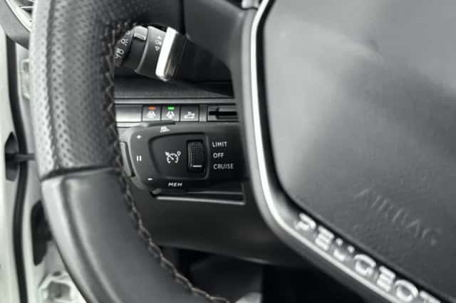 Peugeot 5008 (2022) thumbnail 18