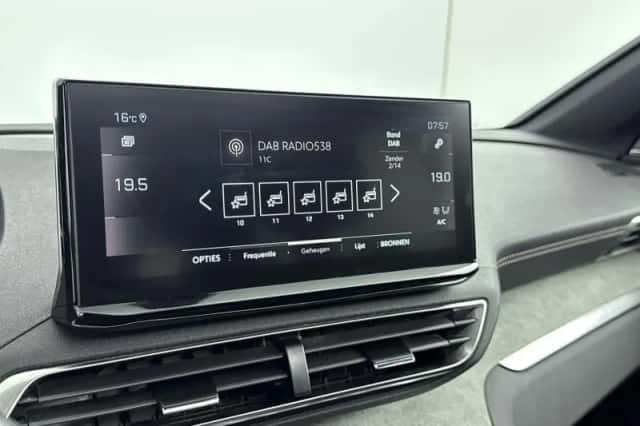 Peugeot 5008 (2022) thumbnail 19