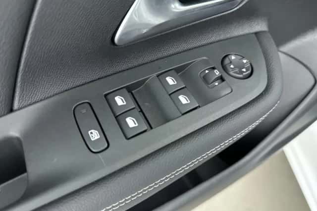 Opel Mokka (2023) thumbnail 35