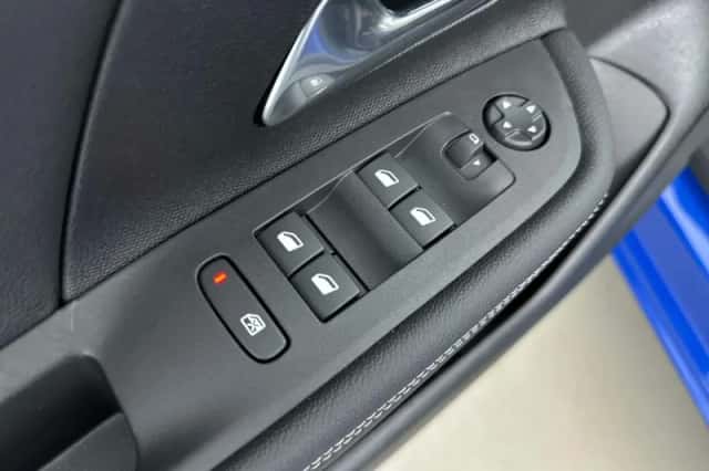 Opel Mokka (2023) thumbnail 36