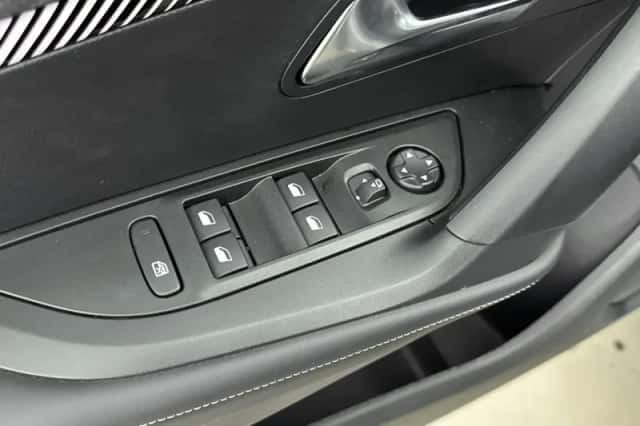 Peugeot e-2008 (2025) thumbnail 15