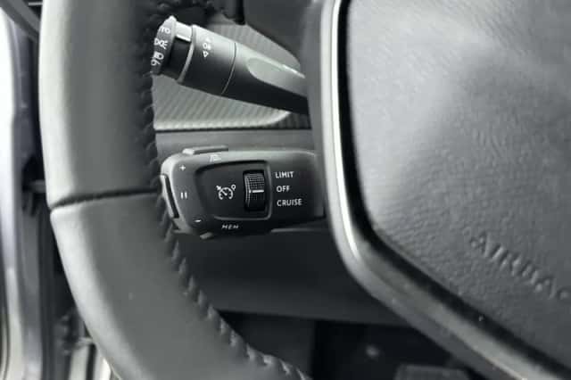 Peugeot e-2008 (2025) thumbnail 18