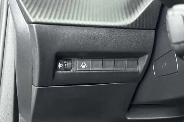 Peugeot e-2008 (2025) thumbnail 31