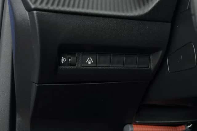 Peugeot e-2008 (2024) thumbnail 30