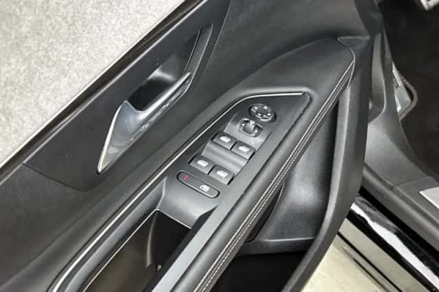 Peugeot 5008 (2024) thumbnail 19