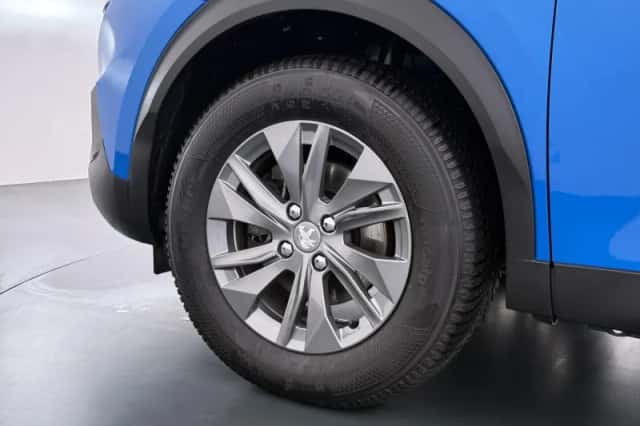 Peugeot 2008 (2021) thumbnail 12