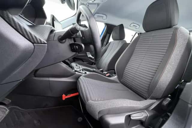 Peugeot 2008 (2021) thumbnail 16